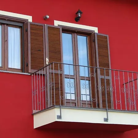 La Casa Rossa Nel Monferrato A بيت للعطل *
