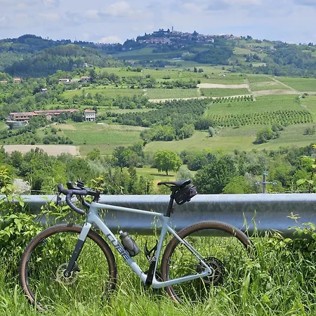 La Casa Rossa Nel Monferrato A
