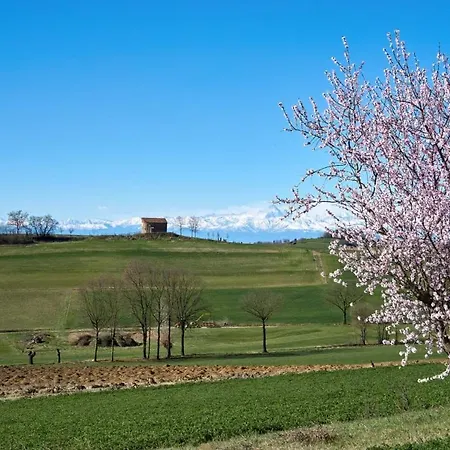 La Casa Rossa Nel Monferrato A بيت للعطل *