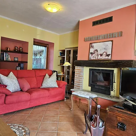 La Casa Rossa Nel Monferrato A بيت للعطل *