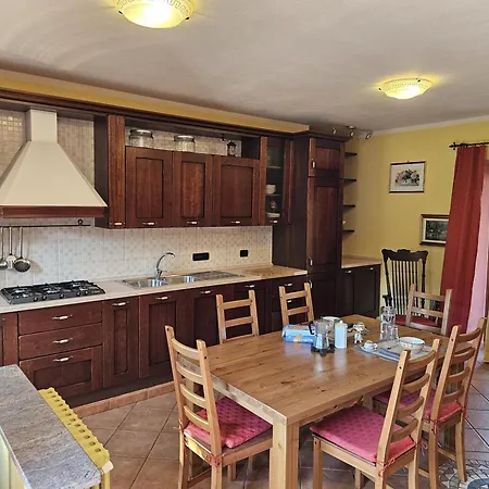 La Casa Rossa Nel Monferrato A Moncucco Torinese