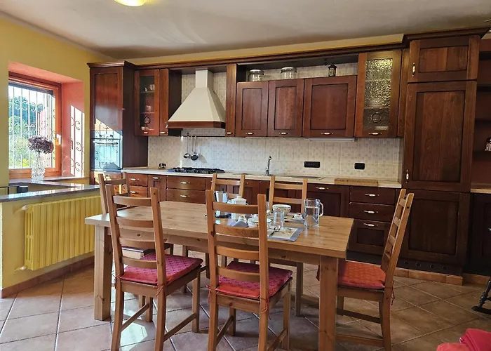 La Casa Rossa Nel Monferrato A 別荘