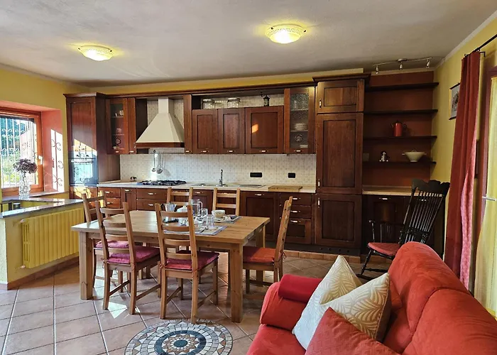La Casa Rossa Nel Monferrato A 別荘